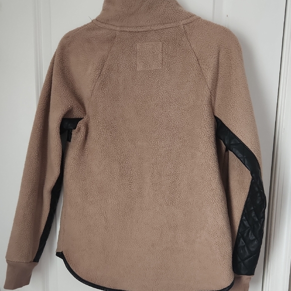 Abercrombie & Fitch Cream and Black Fleece - Picture 6 of 6